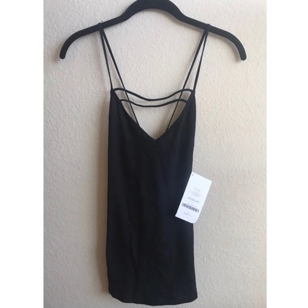 Black fabletics cross crops back tank